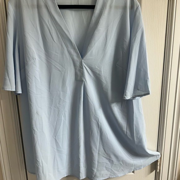 Fabulous Eloquii flutter sleeve baby blue top! - Picture 2 of 3